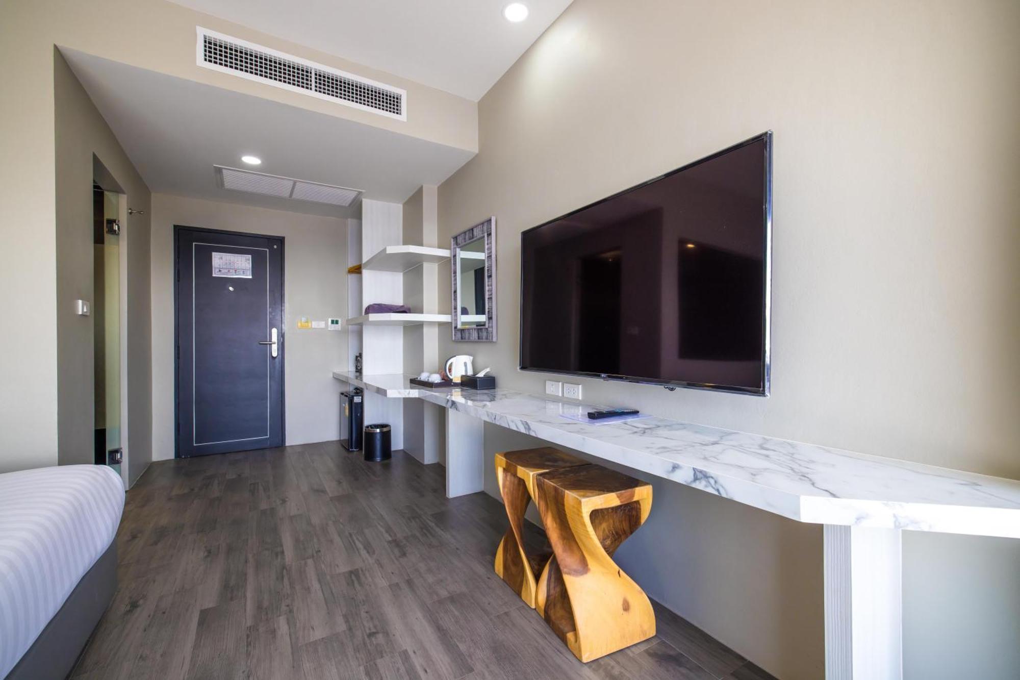 Kana Triple L Hotel Phuket普吉岛卡娜3L酒店 Patong Extérieur photo